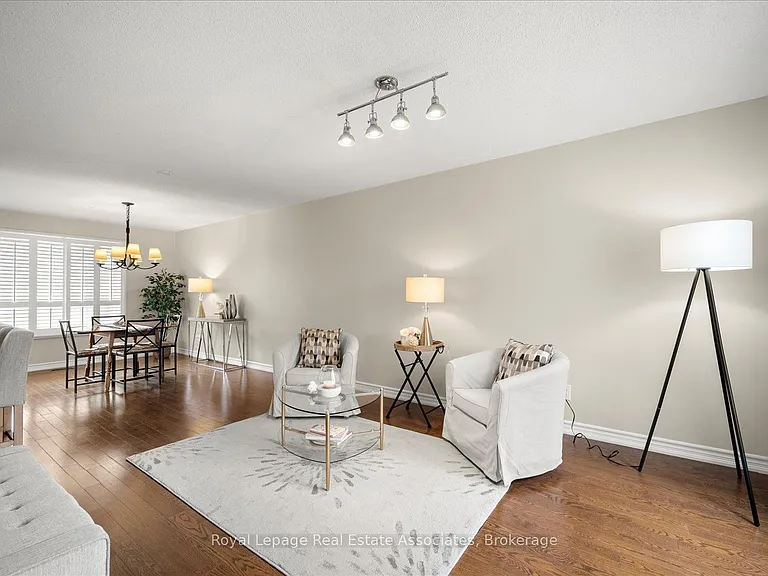 438 Claremont Cres — Photo 4