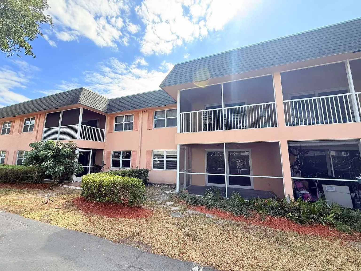 1 bed, 1.5 bath, 765 sqft, $1,700 — Photo 2