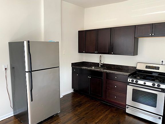2nd image of 952 N Rockwell St #2