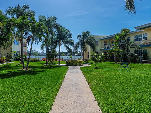 5th image of 910 Bay Dr APT 11