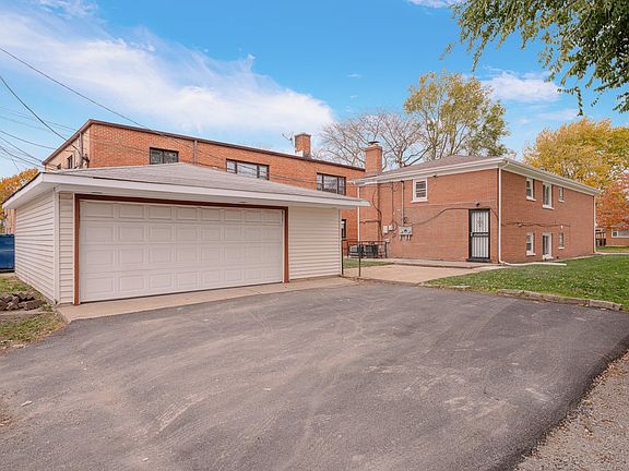 3rd image of 717 Sibley Blvd