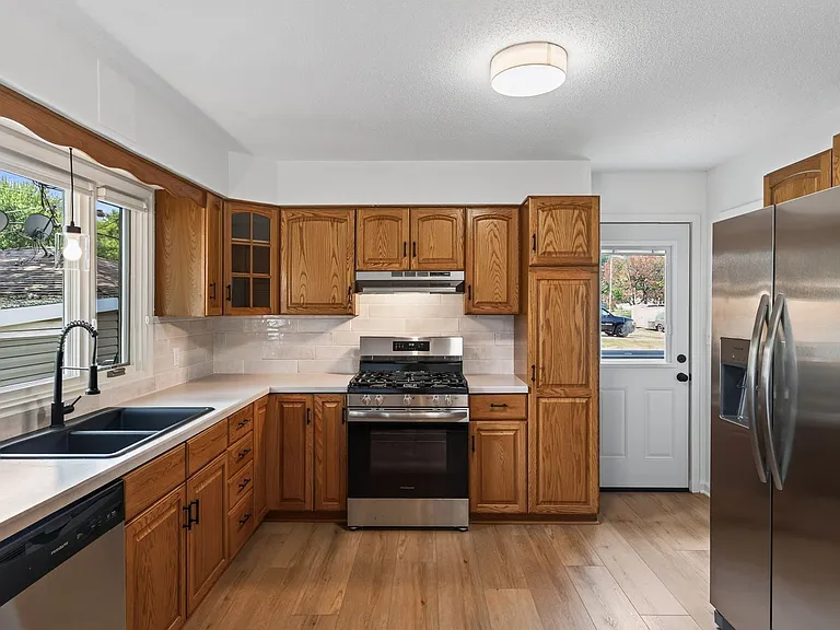 2036 Coral Ln — Photo 11