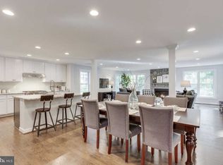 914 Olympian Cir SW, Vienna, VA 22180