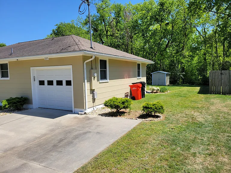 107 Jennings Dr — Photo 2