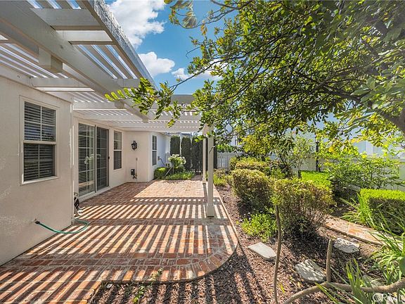 4th image of 2 Garden Gate Ln