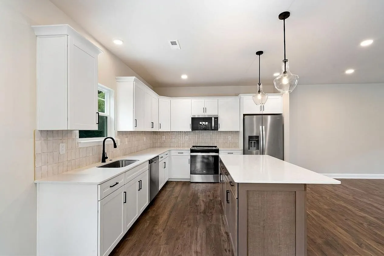 3 bed, 2.5 bath, 2036 sqft, $2,800 — Photo 4