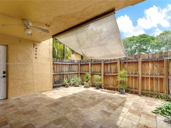 10891 NW 7th St APT 14-31, Miami, FL 33172
