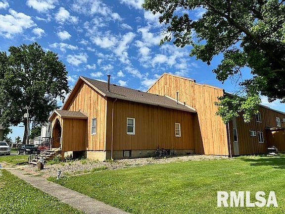 5th image of 102 Elm St