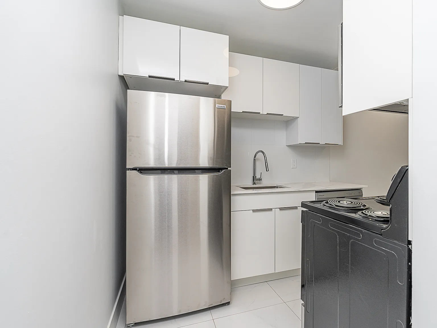 2 bed, 1.0 bath, 854 sqft, $1,550 — Photo 2