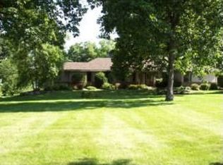 10198 E Hickory Ridge Dr, Rochelle, IL 61068