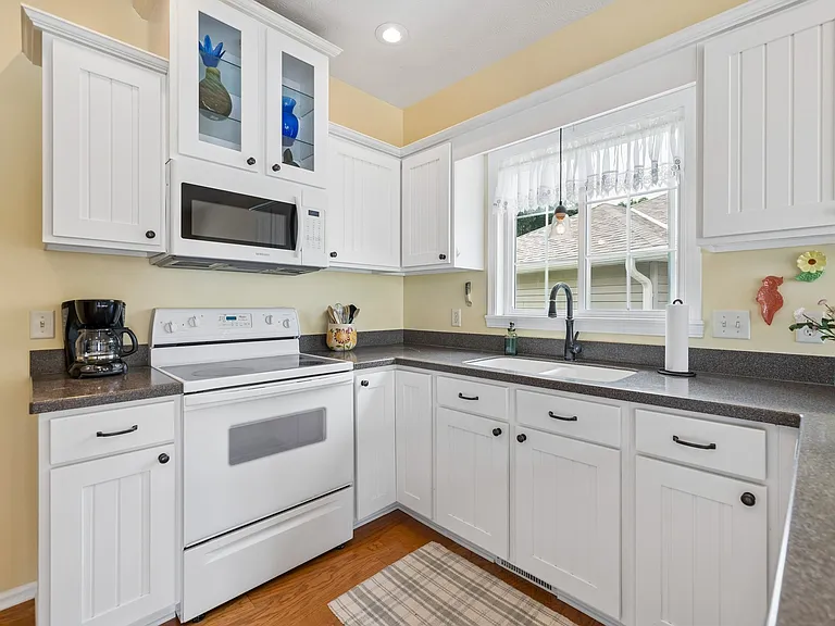 158 W Lombard Dr — Photo 3