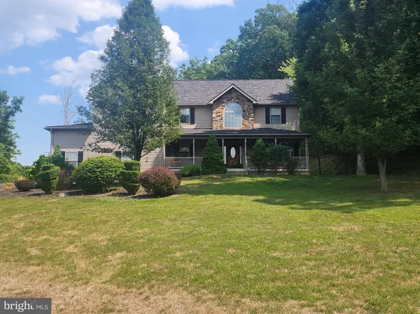 576 S Lakewood Dr, Ridgeley, WV 26753