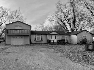 305 Pennsylvania Ave, South Roxana, IL 62087