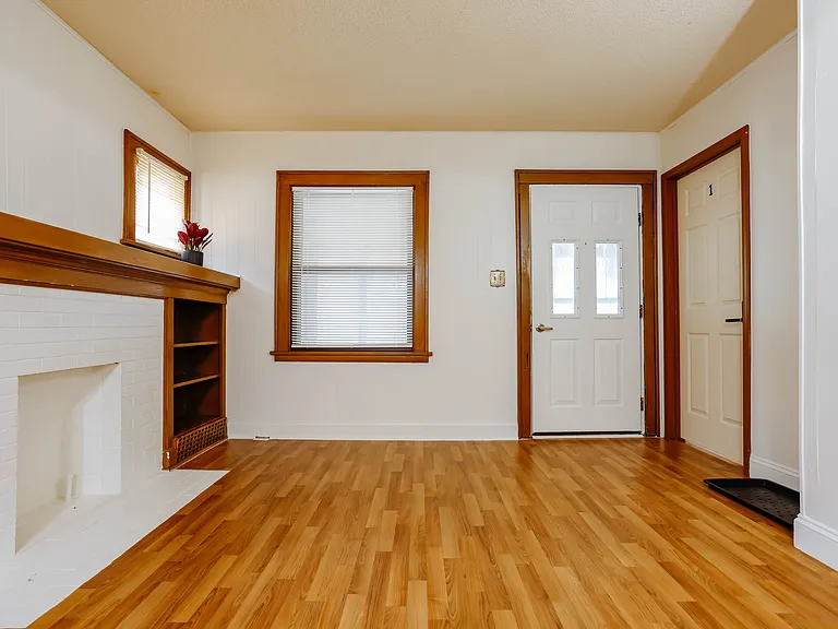 5816 Woodland Ave — Photo 3