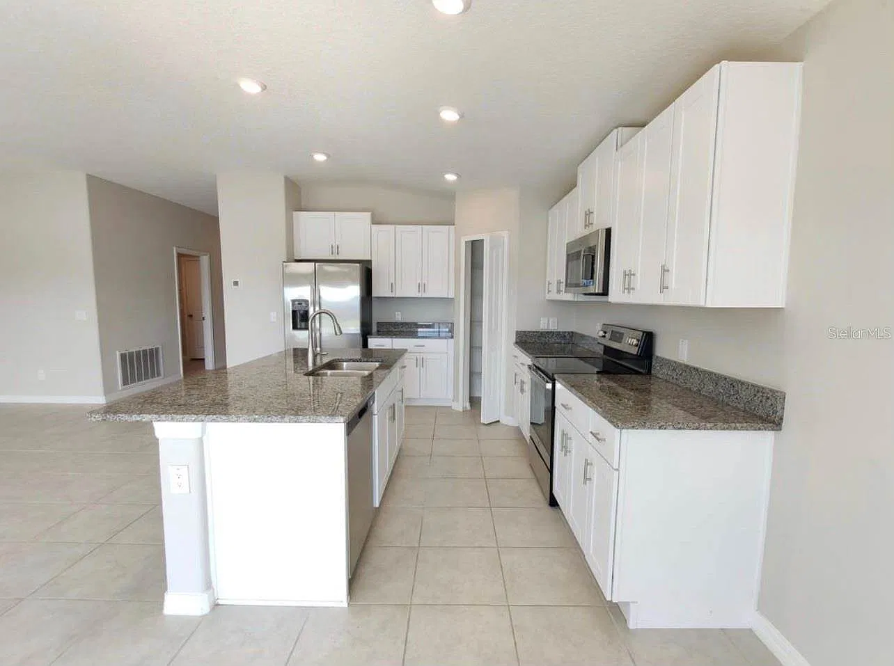 4 bed, 1939 sqft, $2,600 — Photo 3