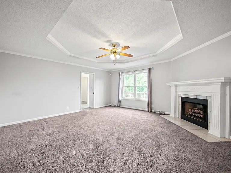 1115 Thornberry Dr — Photo 4
