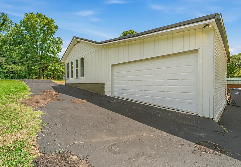 6821 Westland Dr — Photo 35
