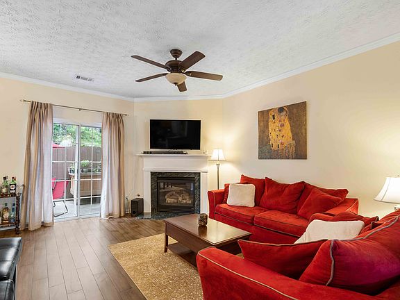 4th image of 416 Lantern Wood Dr