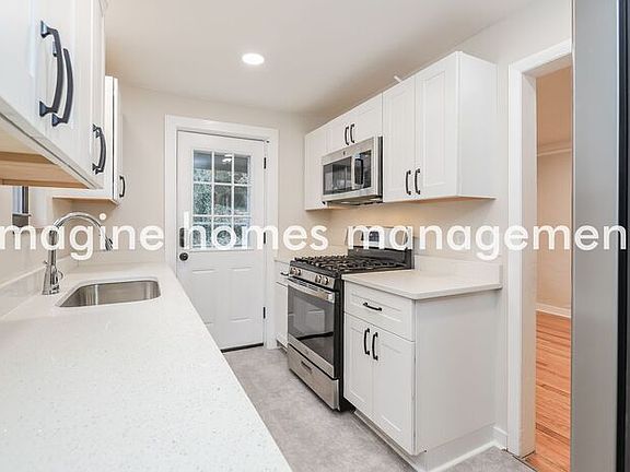 5th image of 2044 Jacob St