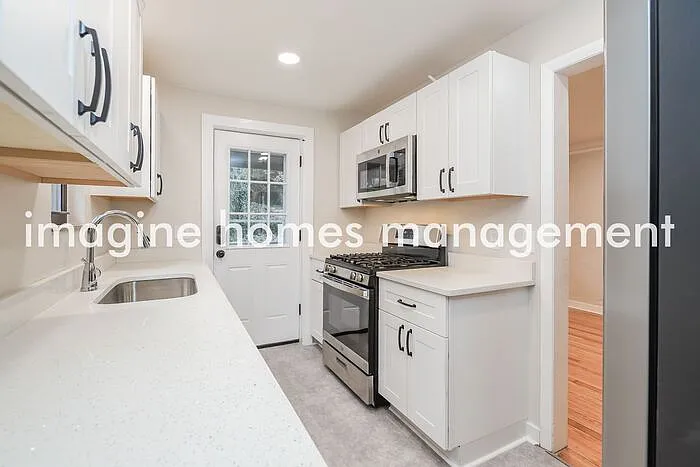 2044 Jacob St — Photo 6