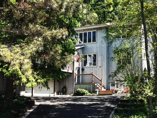 37 Beach Ln, Portage, IN 46368