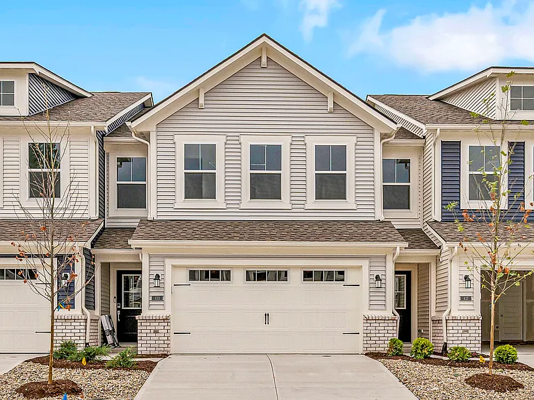 433 Monarch Ln — Photo 1