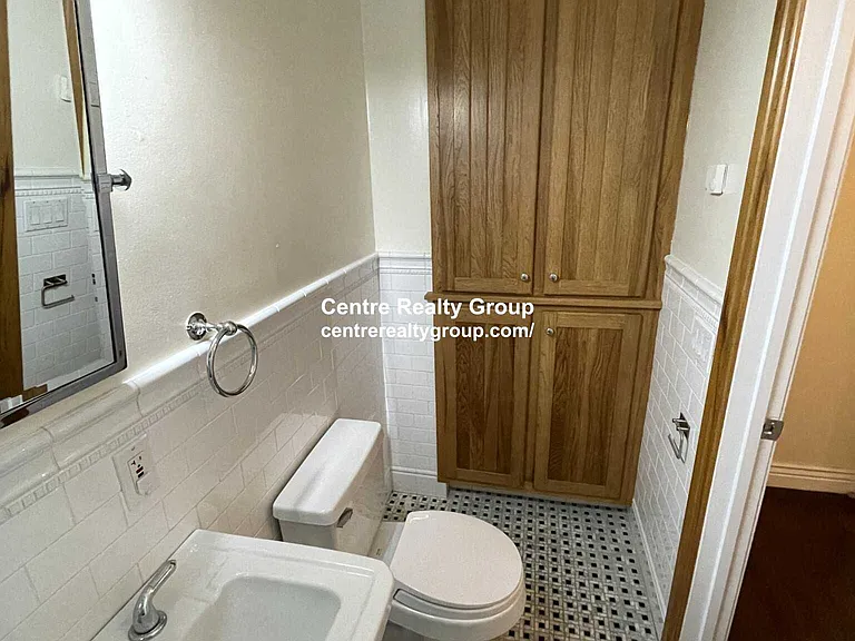 Upton St — Photo 15