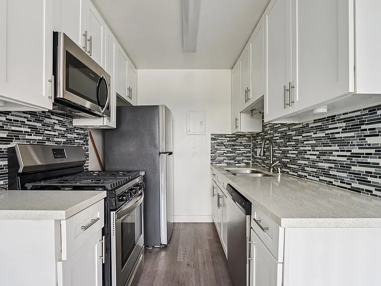 6300 Lankershim Blvd — Photo 13