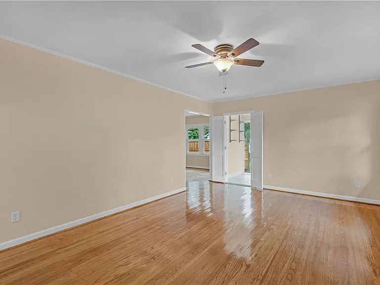 424 Byron Ave E — Photo 20