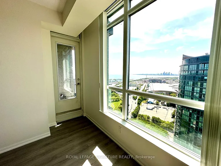 215 Fort York Blvd #3709 — Photo 11