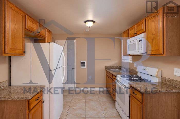 1st image of 2501 W Belmont Ave APT 5