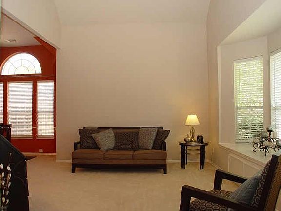 4th image of 10113 Forrest Dr