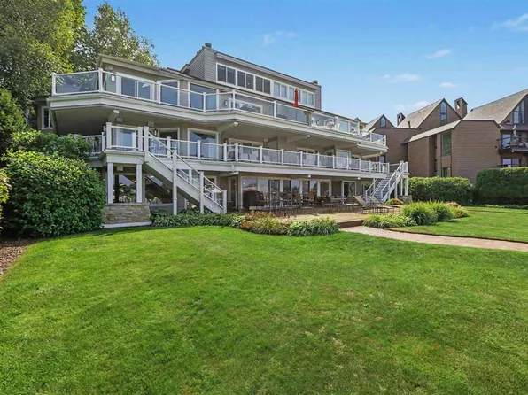 307 Belvedere Ave APT 4, Charlevoix, MI 49720