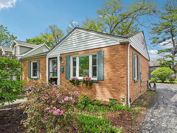 3rd image of 836 Lyford Ln