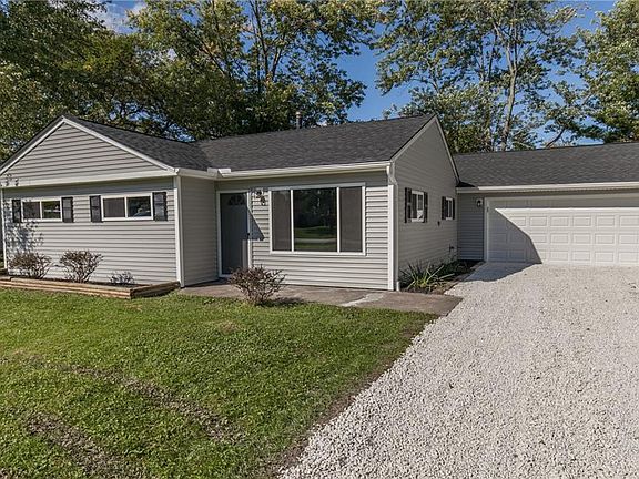 2nd image of 3677 Applewood Dr