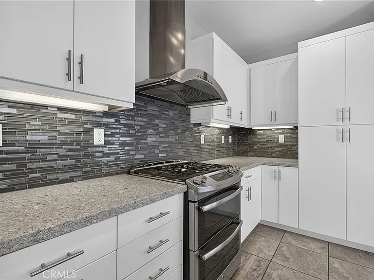 821 Brickyard Ln — Photo 16