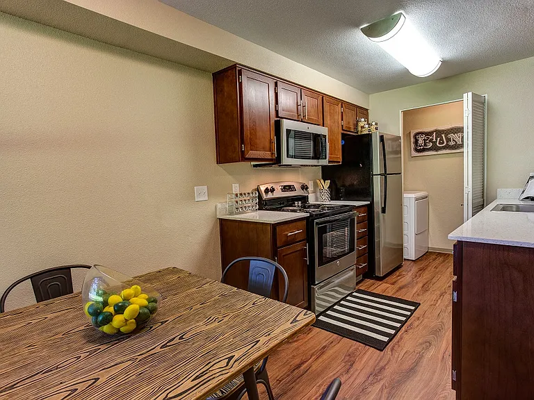 Commons at Creekside Apartments — Photo 3