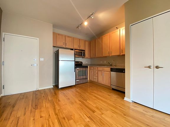 3rd image of 1 E 8th St APT 409