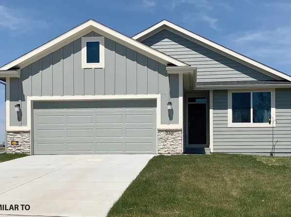 1470 Locust St, Waukee, IA 50263