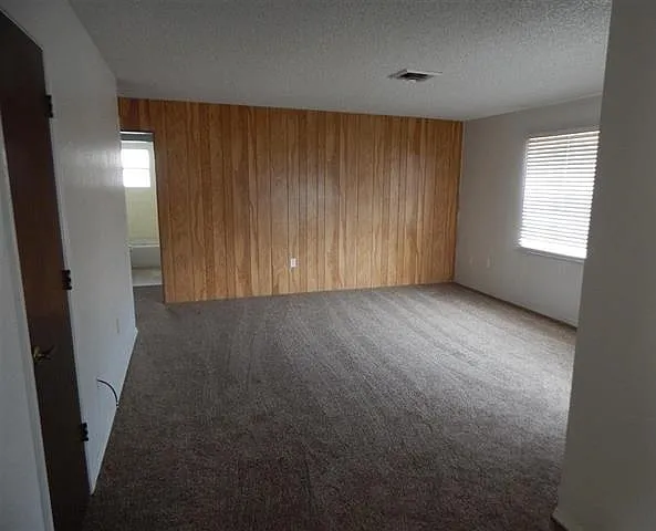 2306 E Olive St — Photo 2