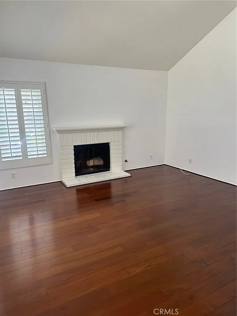 3 bed, 2.5 bath, 1571 sqft, $5,000 — Photo 2