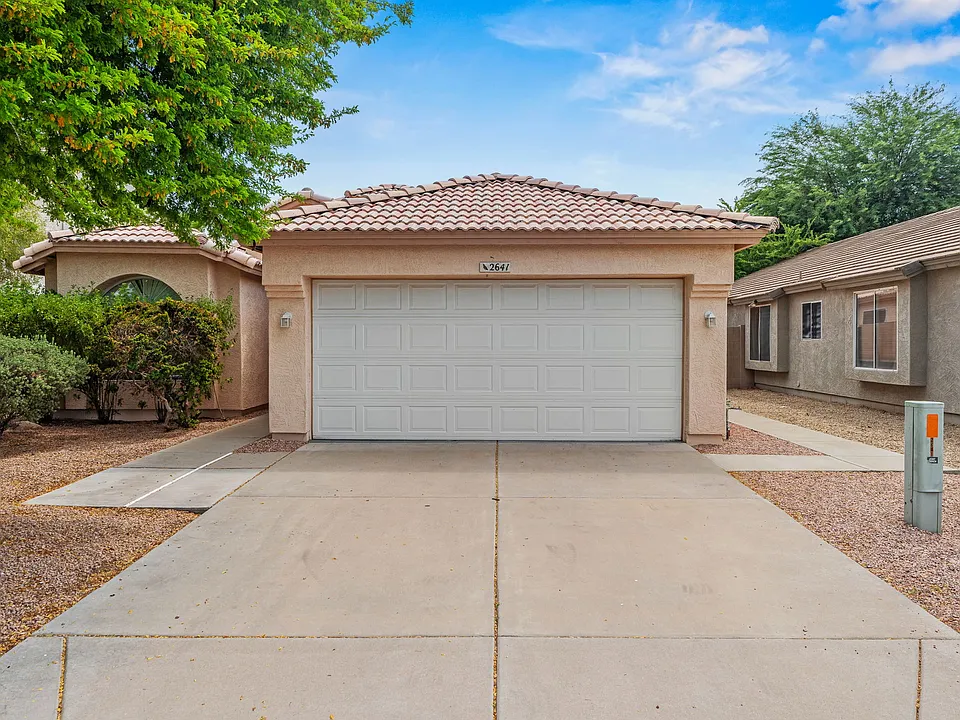 2641 E Campo Bello Dr