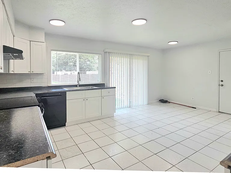 3106 Ridgemoor Dr — Photo 2