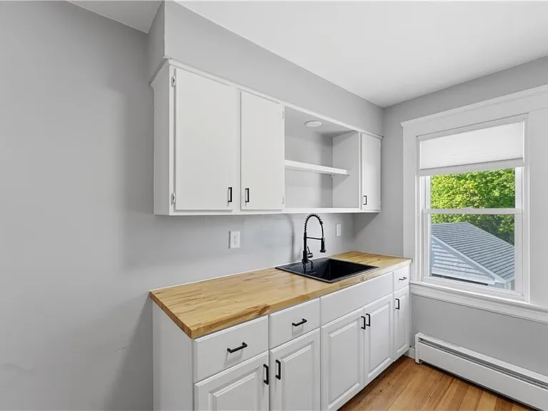 33 Laura St #2 — Photo 3