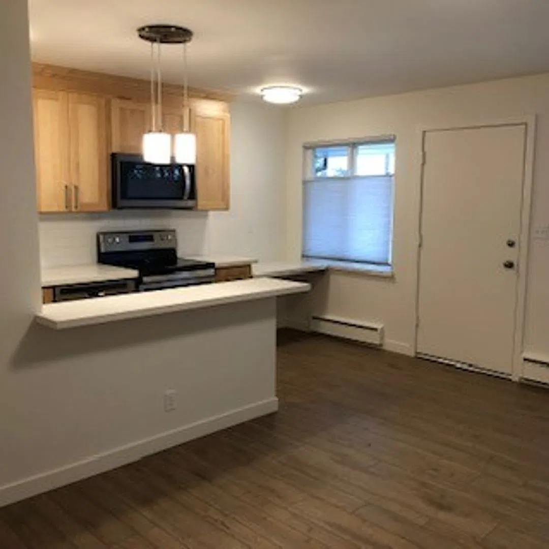 BC08-1 - Upland Terrace — Photo 3