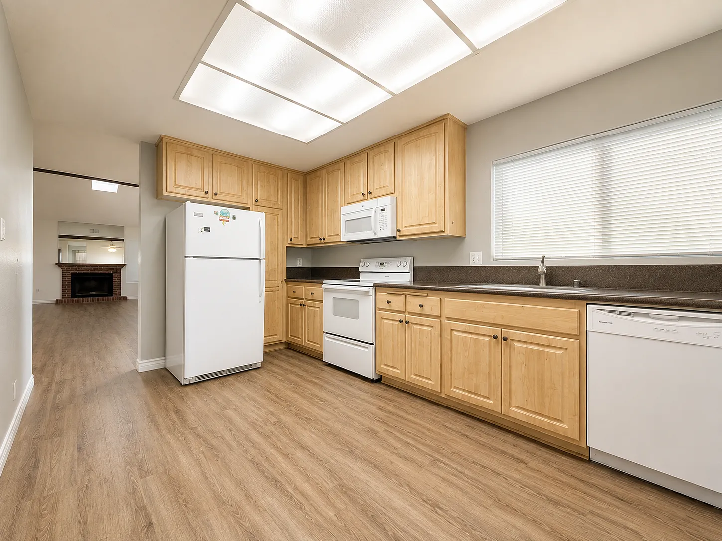 2 bed, 1111 sqft, $3,295 — Photo 4