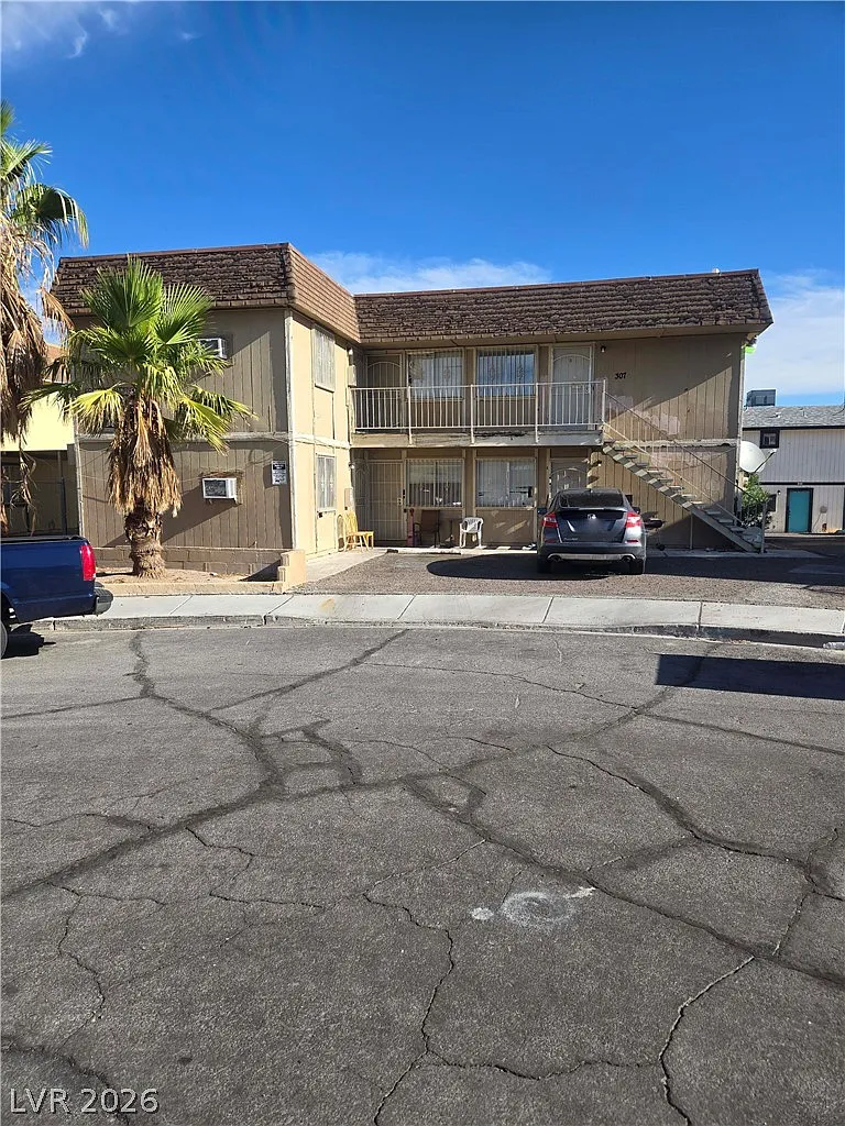2 bed, 1.0 bath, 3436 sqft, $950 — Photo 1