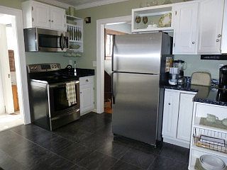 3rd image of 138 Catlin Ave
