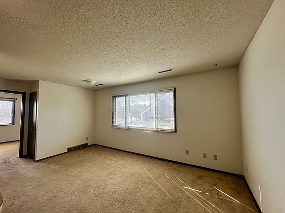 2nd image of 980 Eisenhower Rd #20