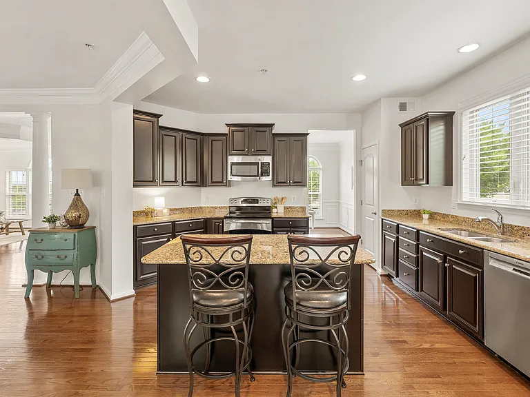 406 Bricker Dr — Photo 4